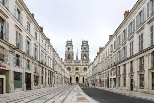 Photo de la cathédrale d'Orléans, vu de la rue Jeanne d'Arc - Photo by Volker Meyer